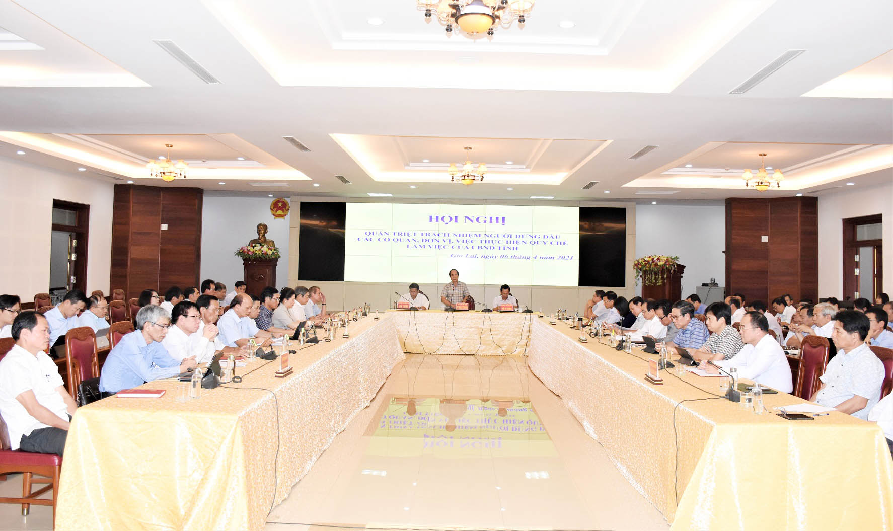 Hội nghị quán triệt trách nhiệm người đứng đầu các cơ quan, đơn vị việc thực hiện Quy chế làm việc của UBND tỉnh